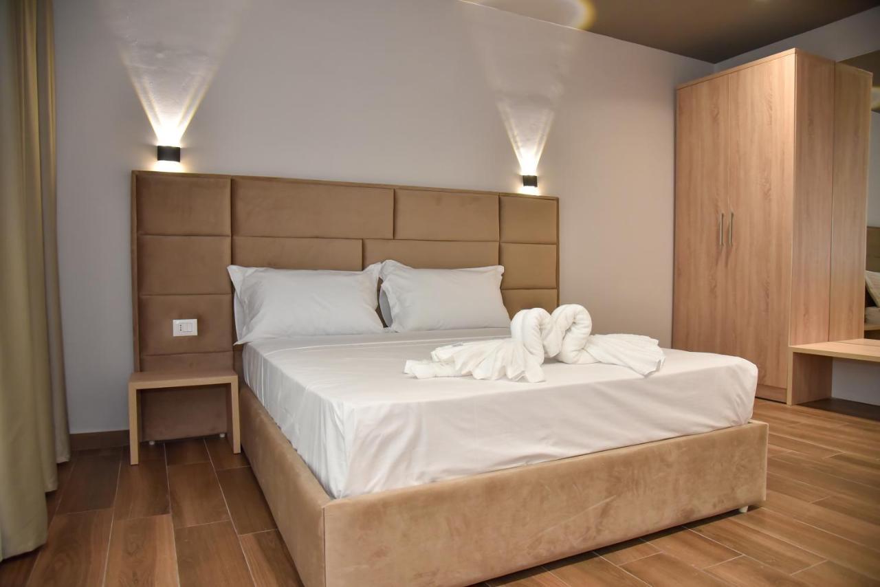 Hotel Lubjana Драч Екстериор снимка