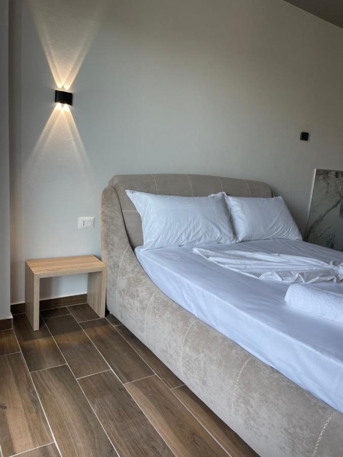 Hotel Lubjana Драч Екстериор снимка